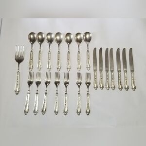 Silverplated 7 Person Silverware Set Knives,Forks,Spoons 22 Pieces Altogether